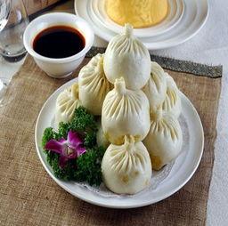 头条包子成品,传统美食的现代演绎，一口咬下满口鲜香