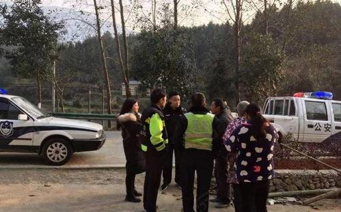 微头条义工扶老人上楼,携手扶老人安全上楼